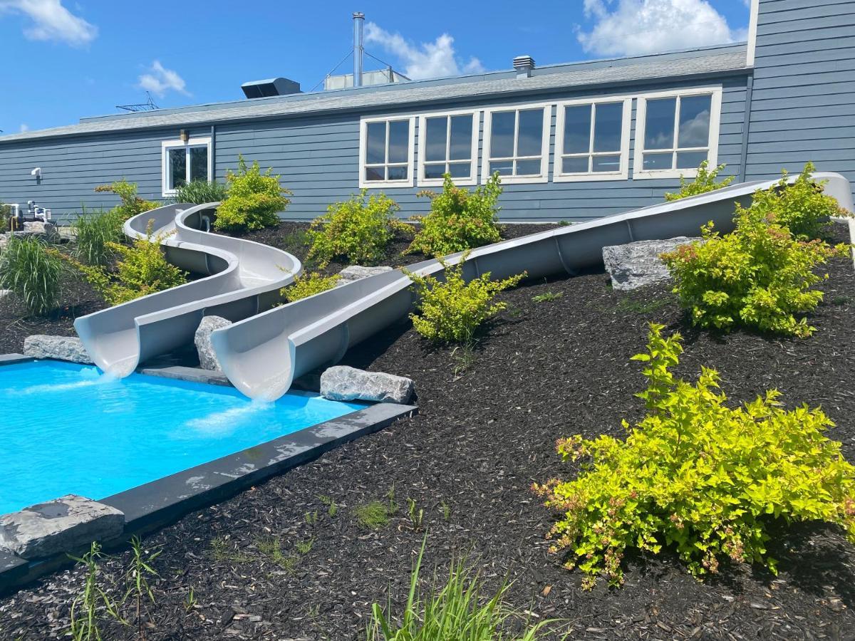 Condo Avec Parc Aquatique ! Beaupre Bagian luar foto