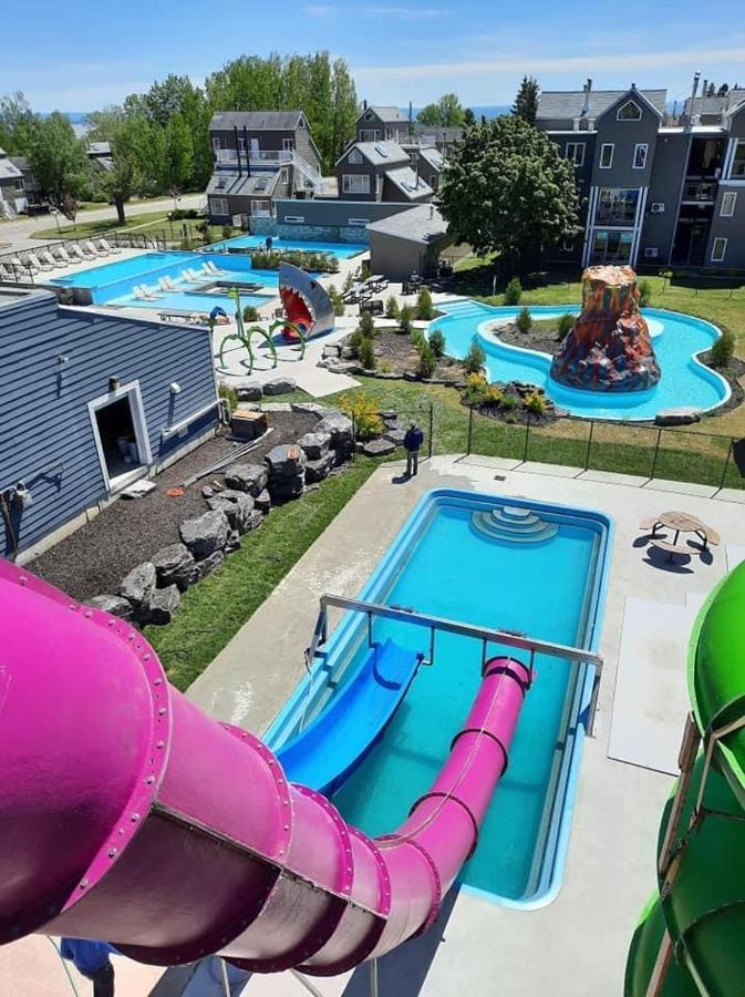 Condo Avec Parc Aquatique ! Beaupre Bagian luar foto